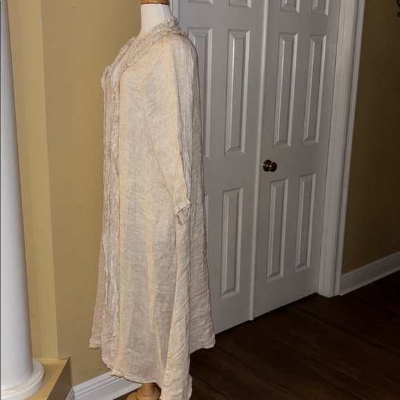 Elegant Cream Long Duster GUC SIZE L/XL - Picture 3 of 6